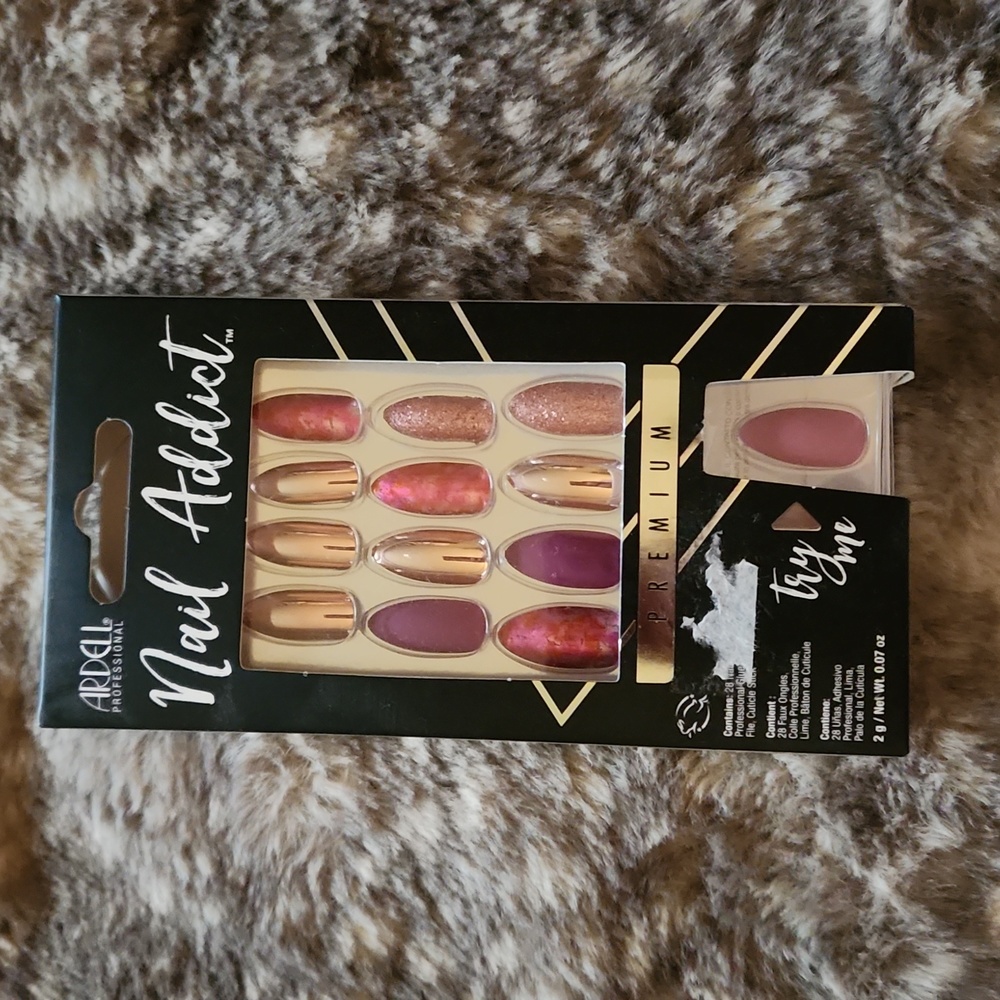 Ardell nail art addict nails